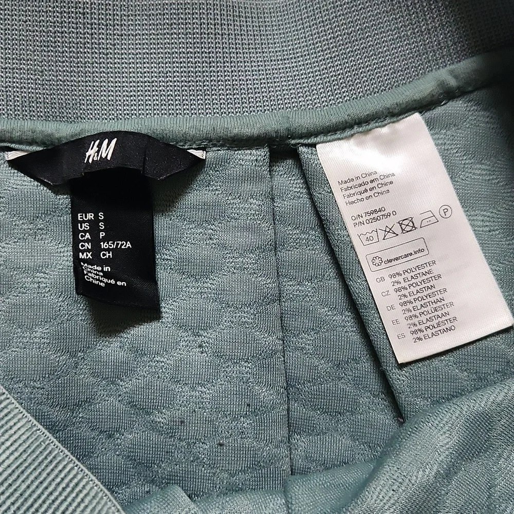 H&M Skirt - Picture 2 of 2